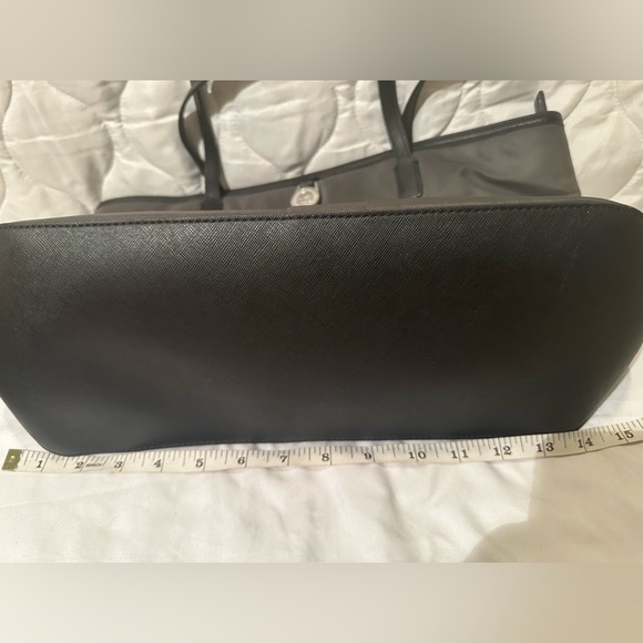 Michael Kors Designer Medium Gray Nylon Shoudler Tote Handbag W/ Outer Pockets - Picture 11 of 13